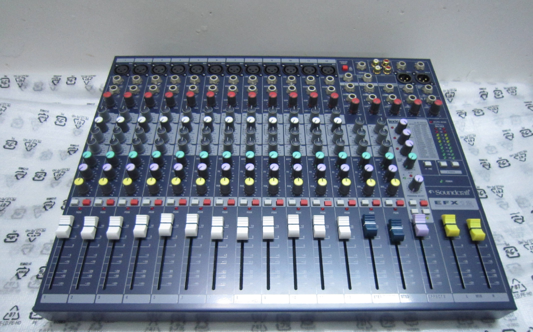  EFX12  英國Soundcraft帶效果器調(diào)音臺